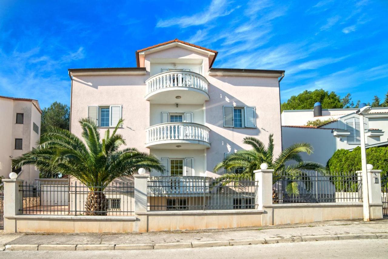 Apartments Ori Pula Bagian luar foto