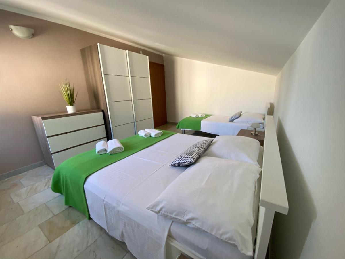 Apartments Ori Pula Bagian luar foto