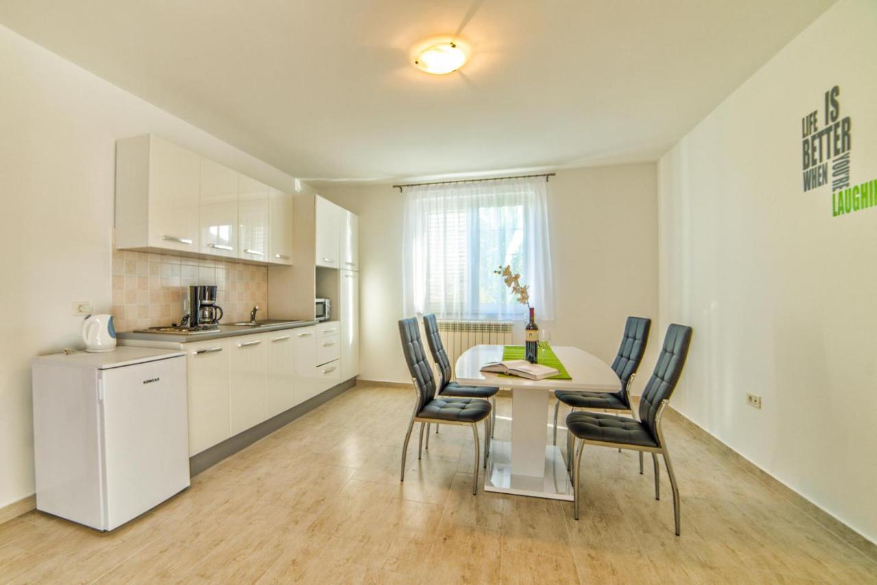Apartments Ori Pula Bagian luar foto