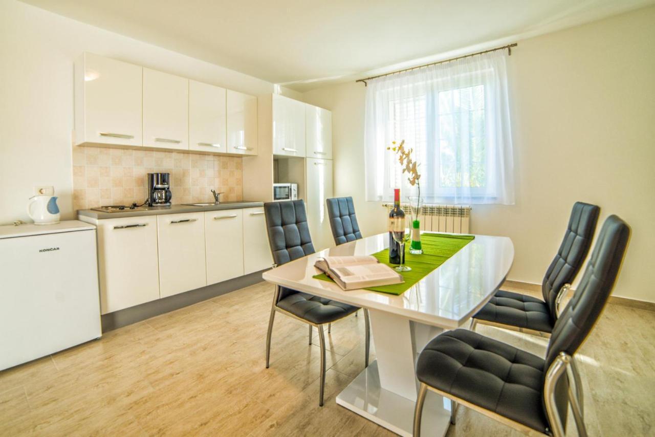 Apartments Ori Pula Bagian luar foto