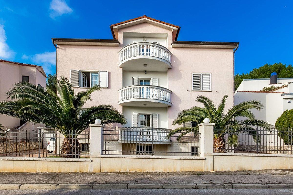 Apartments Ori Pula Bagian luar foto